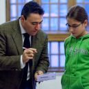 Maxim Vengerov giving autograph to a girl.jpg 225.93 kB 